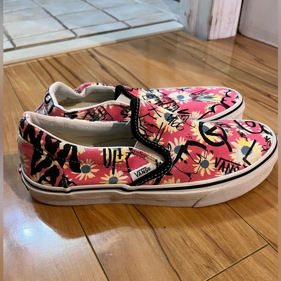 VANS W7/M5.5 classic slip ons in pink floral graffiti print - Picture 5 of 9